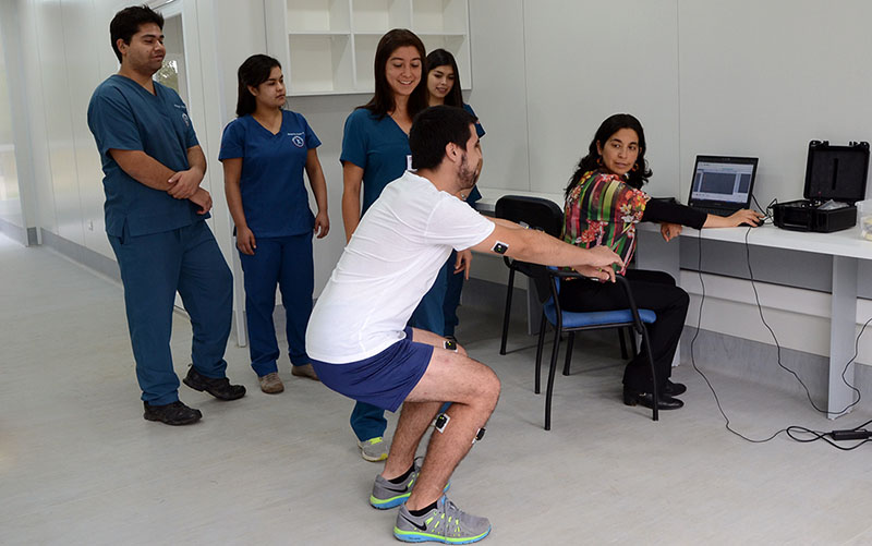 Dr. Valeska Gatica-Rojas is a new generation of Chileans biomechanists who are leading various research efforts at the  Human Motor Control Laboratory that focuses on the neurorehabilitation, virtual reality and sports.